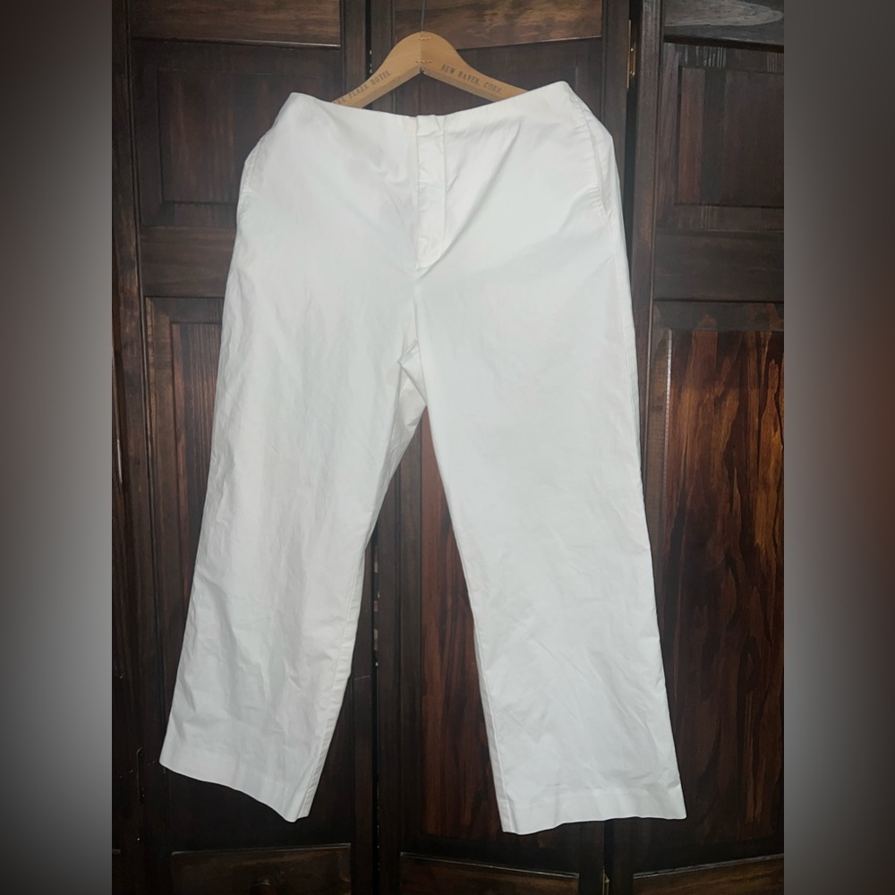 Eddie Bauer white flat front 95% cotton size 4 women’s‎ pants